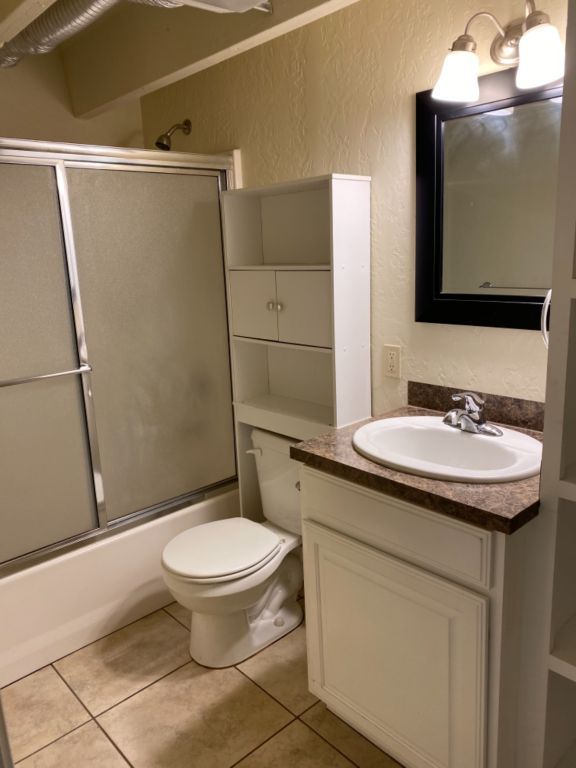 Bachelor pad/Single family apartment