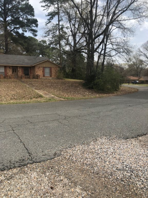 Pleasant 4 bedroom 2 BA 2,532 sq ft home w/2 car garage for rent in Haughton, La  (682) 558 - 0387