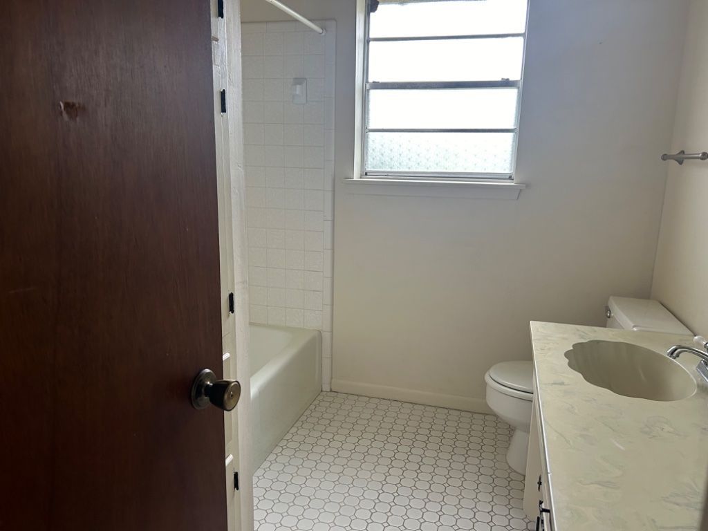 Pleasant 4 bedroom 2 BA 2,532 sq ft home w/2 car garage for rent in Haughton, La  (682) 558 - 0387