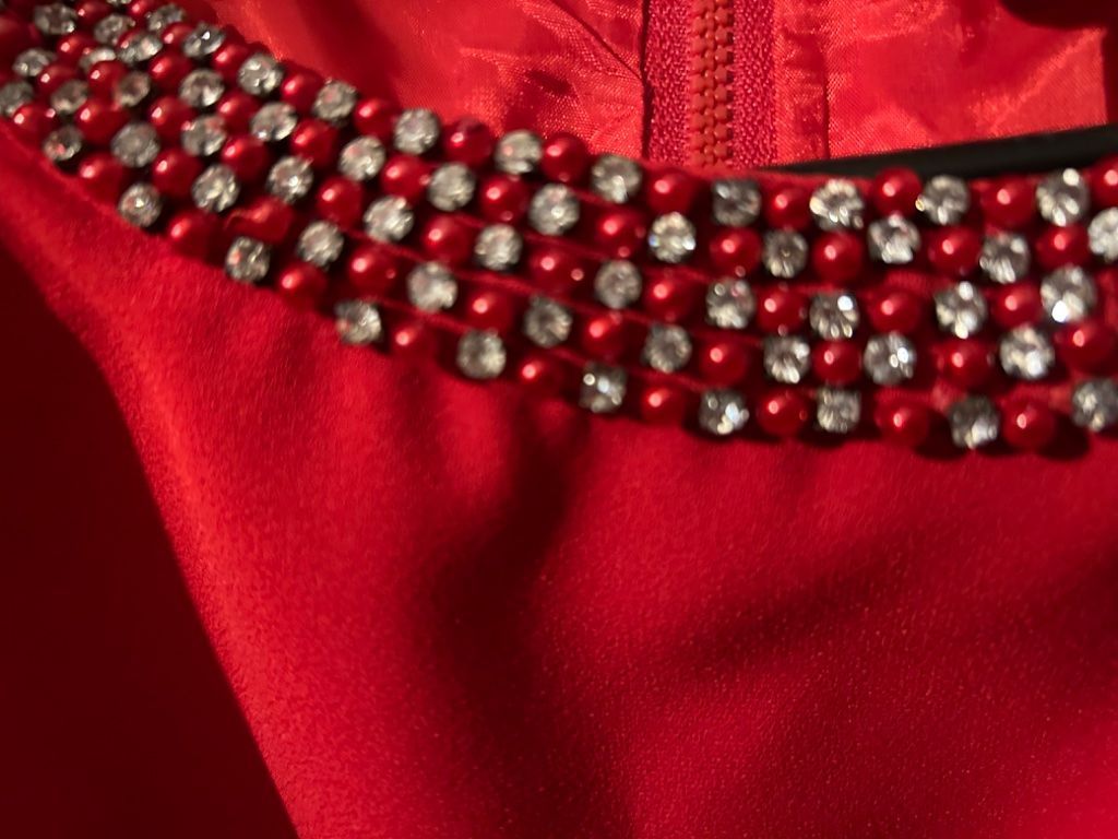 Beautiful size 4 stunning 2 piece red nice