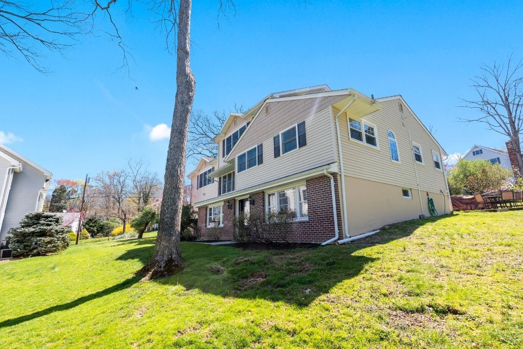 Fantastic Custom Lakeview Home Overlooking Watchung Lake