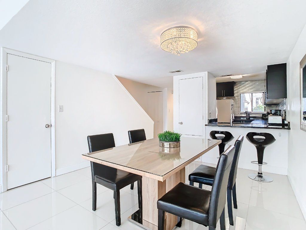 BEAUTIFUL TOWNHOUSE IN ORLANDO, FULLY FURNISHED & EQUIPPED!