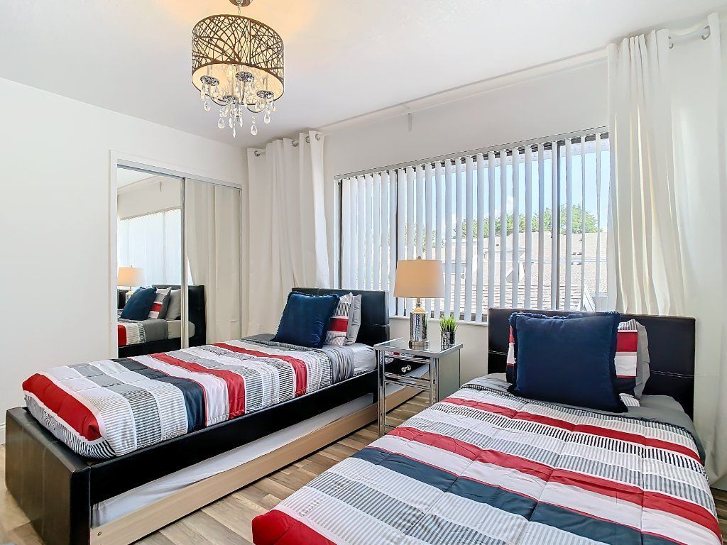 BEAUTIFUL TOWNHOUSE IN ORLANDO, FULLY FURNISHED & EQUIPPED!