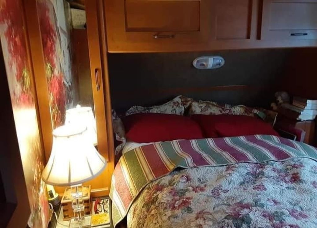 $18,500 FOR SALE 2015 RV 29 Foot One Pop Out Spacious Clean Storage