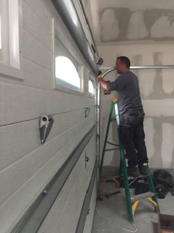 REPAIR AND INSTALL GARAGE DOORS ALL OVER NEW YORK AND LONG ISLAND