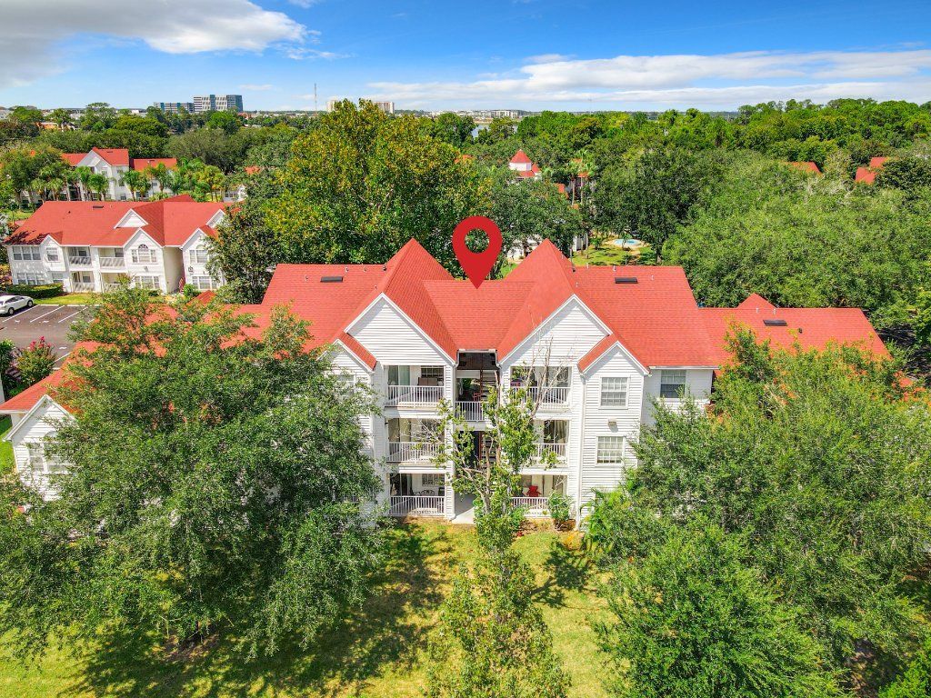 Very sophisticated fully furnished 1-bed condo located in the heart of Orlando.