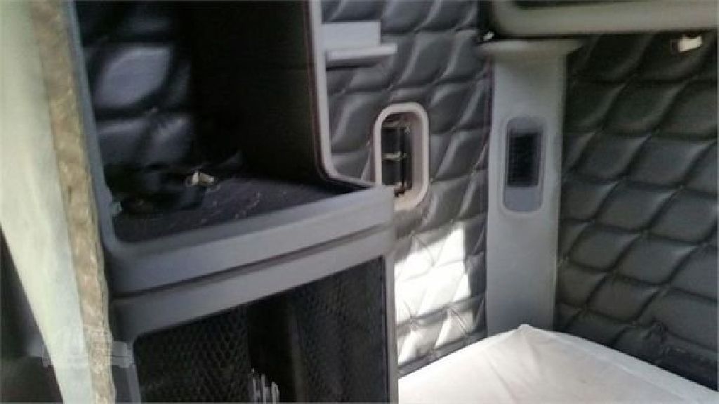 2005 FREIGHTLINER COLUMBIA 120 For Sale In Conrad, Iowa