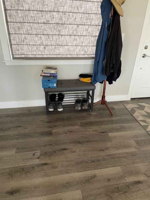 Furniture (multiple pieces)