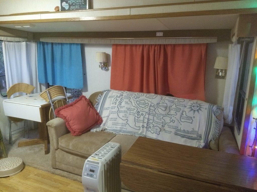 Beachfront 29' Alpenlite for one