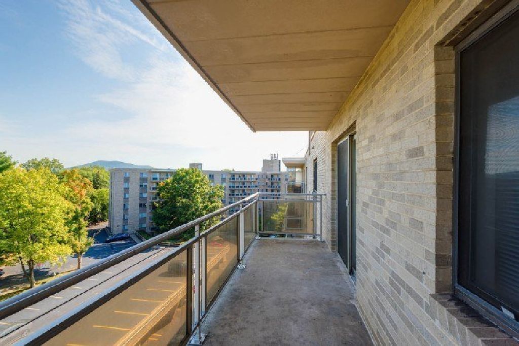 Apartment @ Parkway Plaza