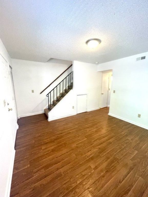 2 Bedroom Townhome PET FRIENDLY!!