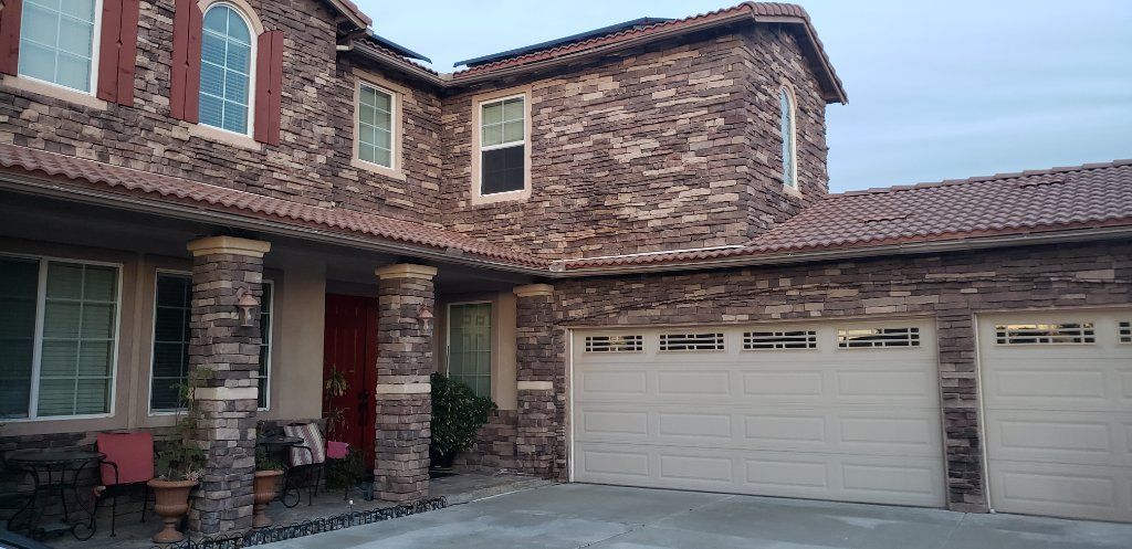 Upstairs Room with large sink