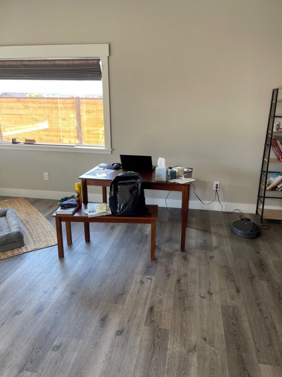 Furniture (multiple pieces)