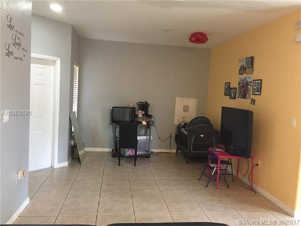 Beautiful 4 bedroom 2 bath Home in Shores at Keys Gate!