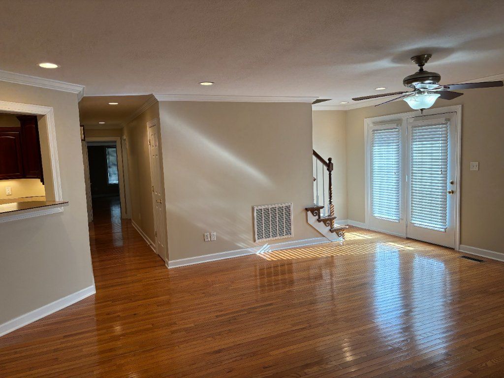 3 bdr, 3 baths, 2 car garage, deck, patio located in Paducah Kentucky