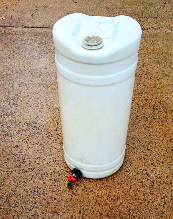 18 gallon barrel w/spigot (Jasper, Ga)