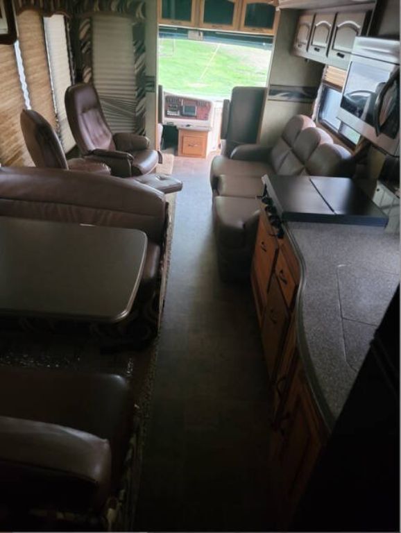 Previously owned - 2011 COACHMEN SPORTSCOACH CC390TS