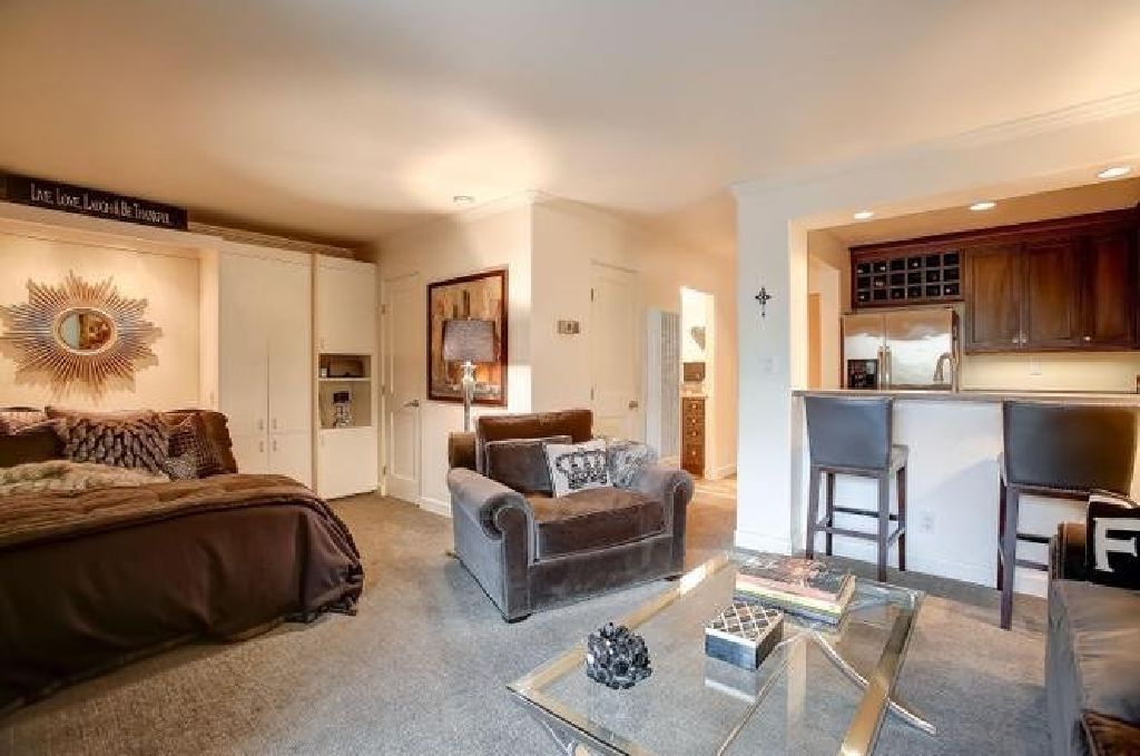 Beautifully remodeled ground level studio in the famed El Escorial condos at East Beach!