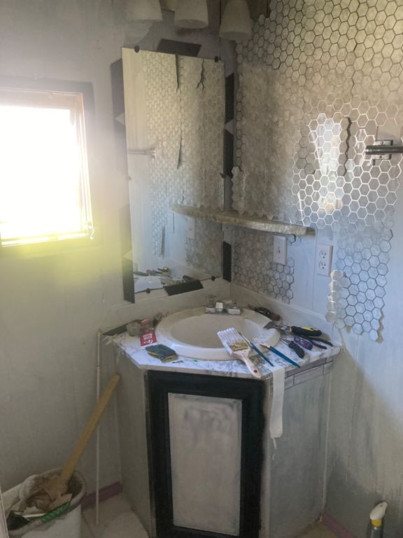 Room for rent W/own bathroom n shower er 850 a month