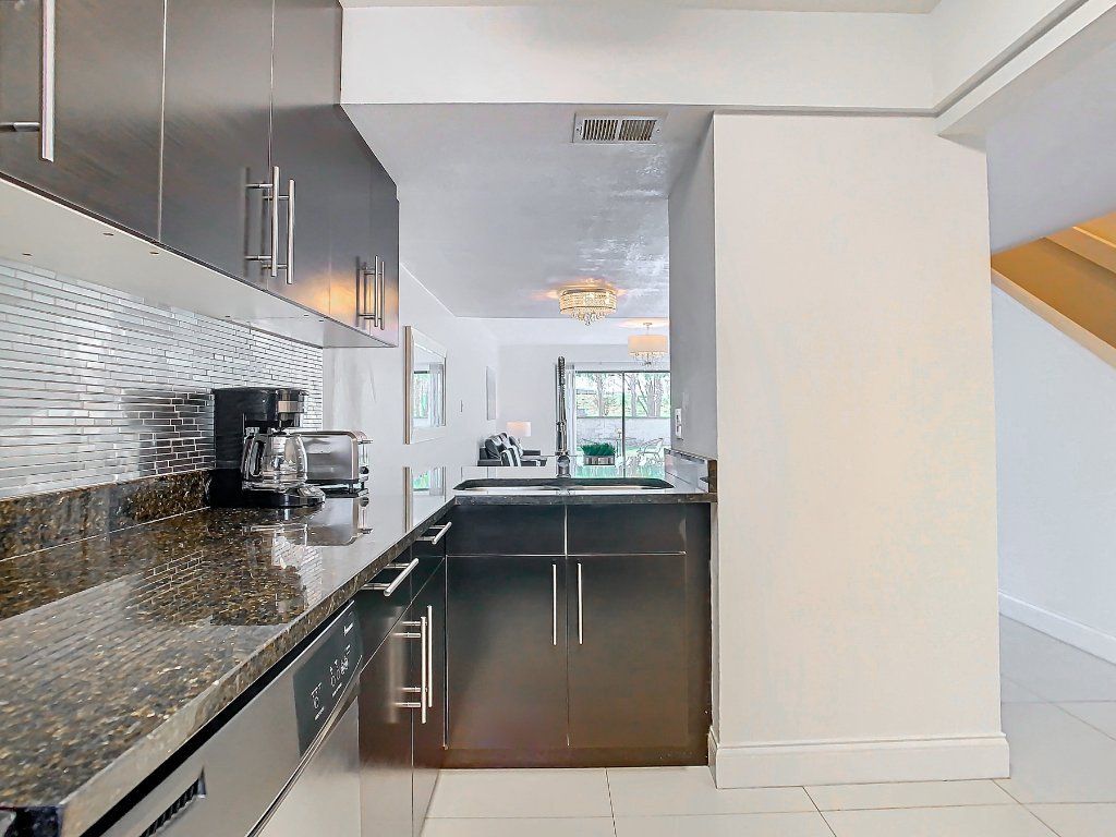 BEAUTIFUL TOWNHOUSE IN ORLANDO, FULLY FURNISHED & EQUIPPED!