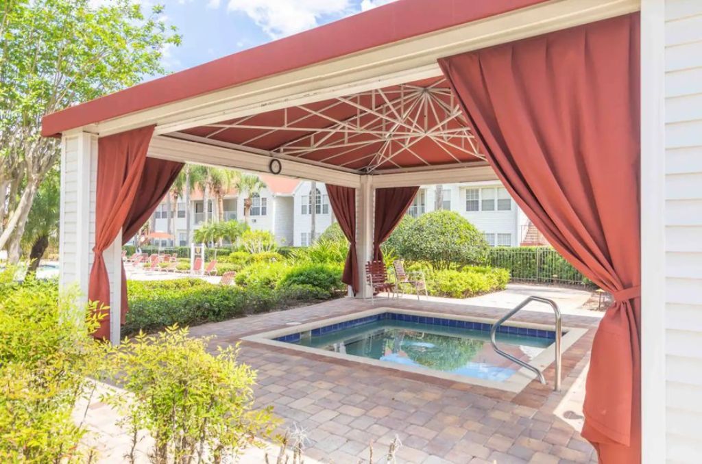 Very sophisticated fully furnished 1-bed condo located in the heart of Orlando.