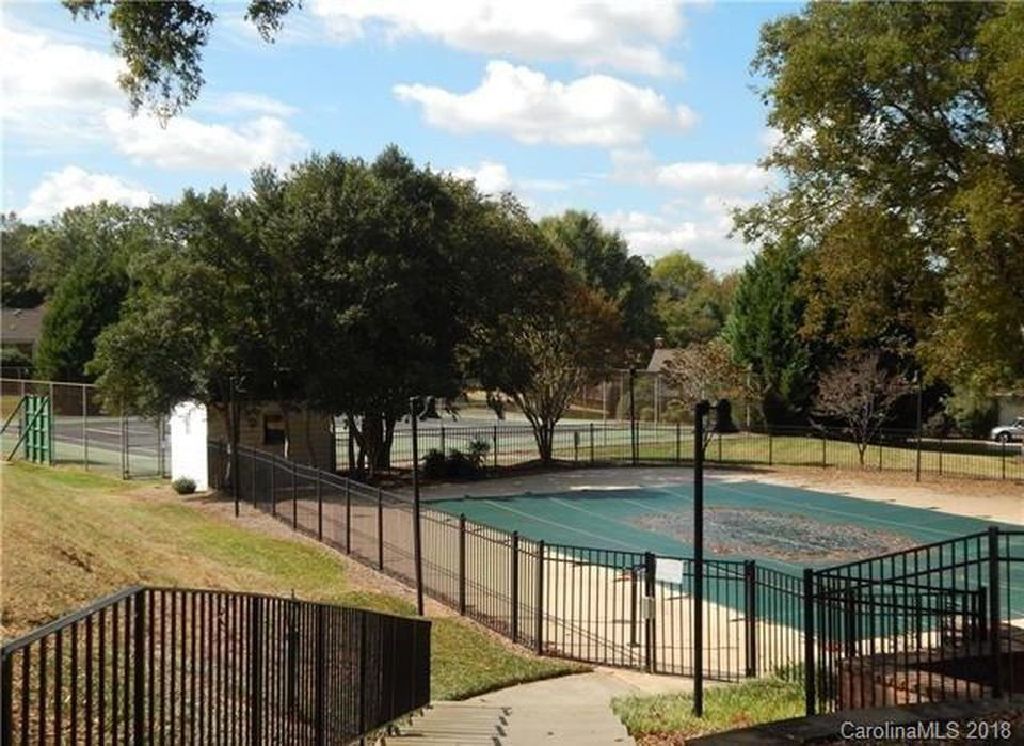 House for Sale - 7003 Quail Hill Road,Charlotte NC 28210-5119