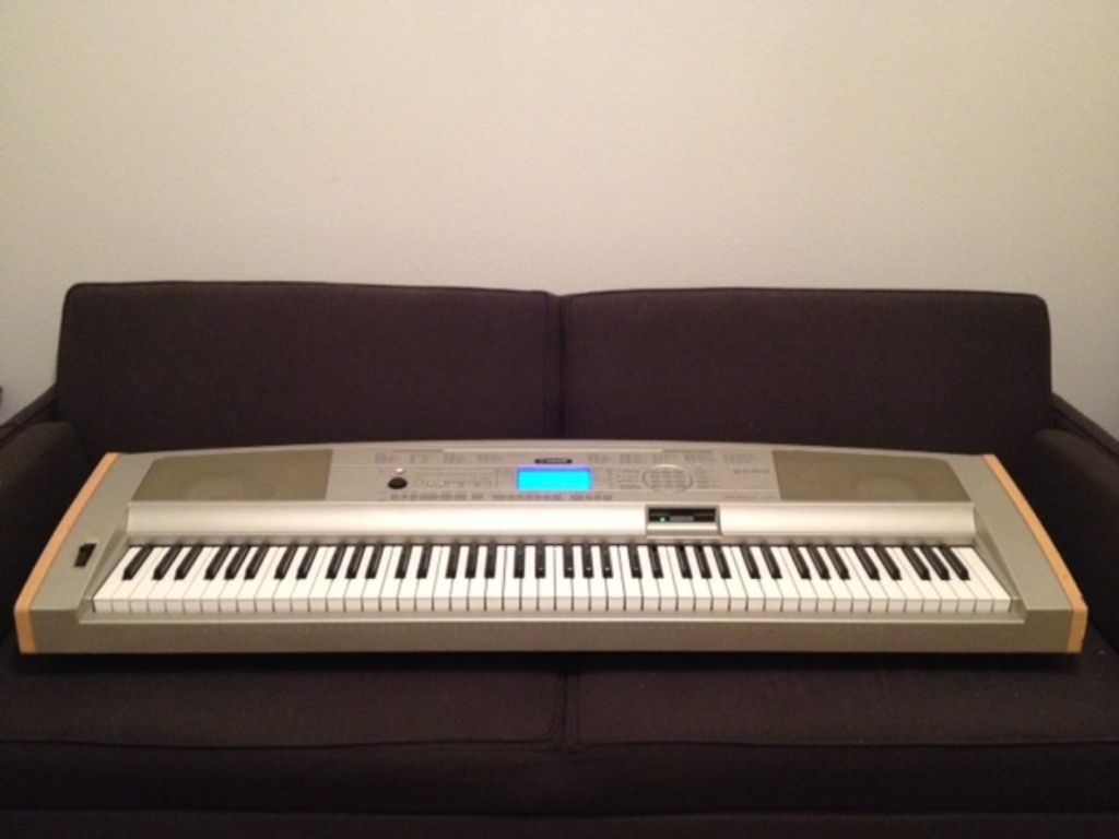 Yamaha DGX-500 Portable Grand Piano