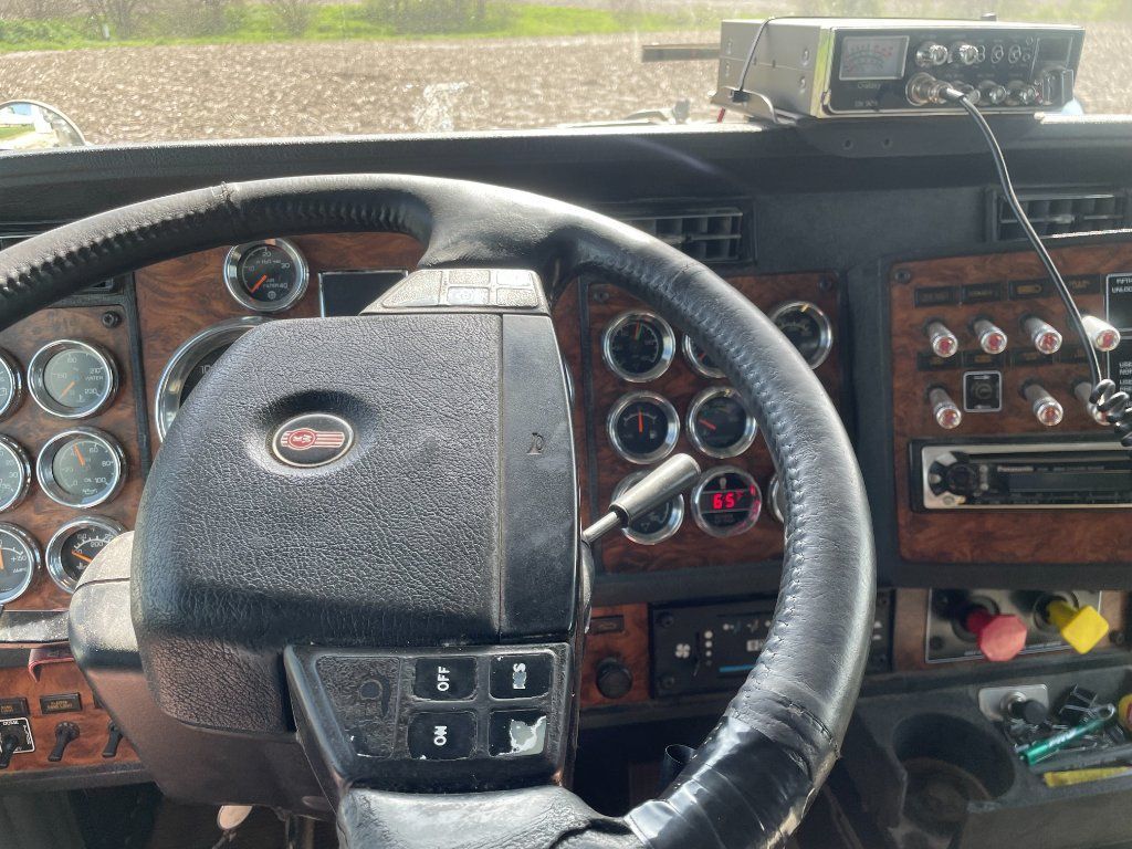 2001 Kenworth T800 Semi-Tractor For Sale In Mapleton, Illinois 61547