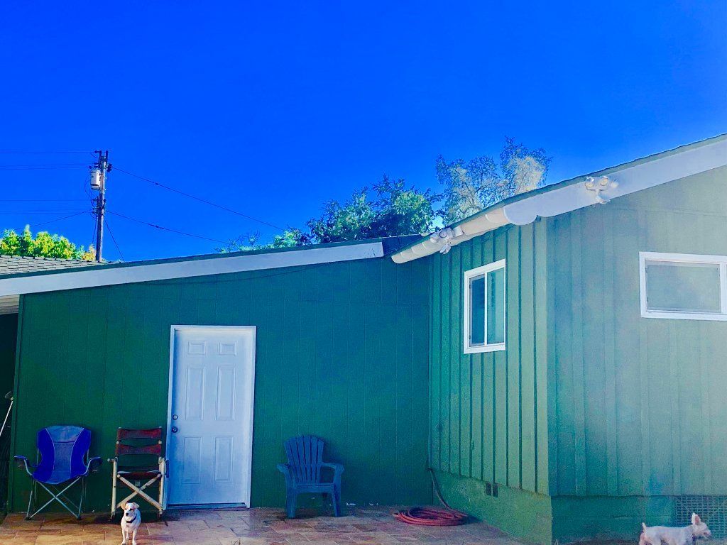 Large bedroom in Lemon Grove (Military or International Student preferred)