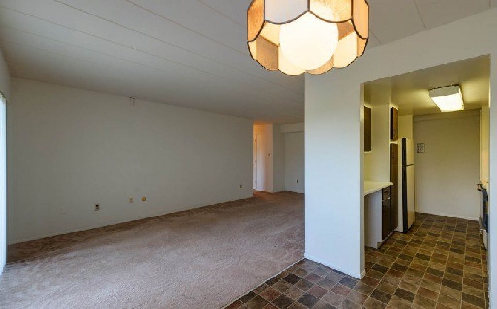 Apartment @ Parkway Plaza