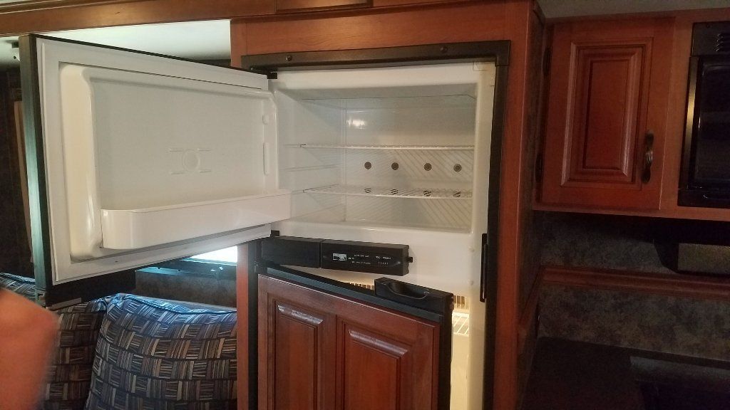 Camper Trailer w/ 3 slideouts