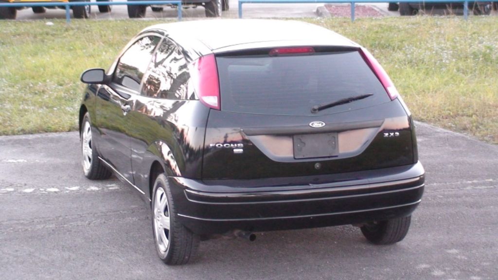 2005 FORD FOCUS ZX3 5 SPEED 98K MILES