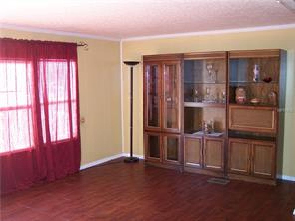 FANTASTIC 4/2 GREAT HOME FOR INVESTMENT INCOME