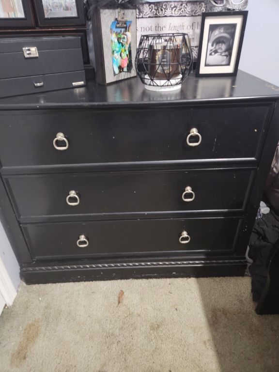 Black caliking size bedroom set including casper mattress