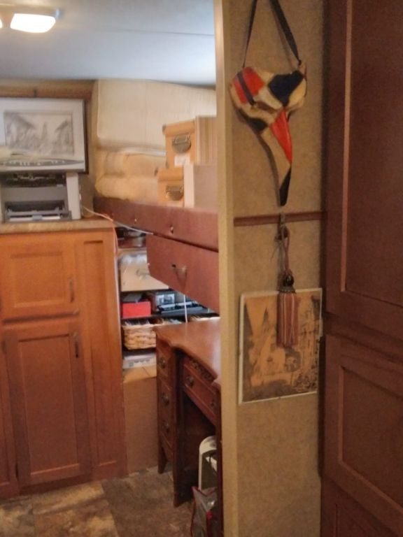 $18,500 FOR SALE 2015 RV 29 Foot One Pop Out Spacious Clean Storage