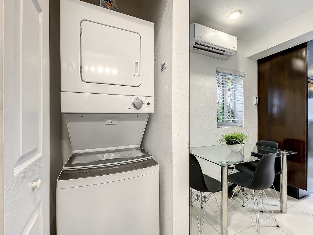 Contemporary 1 bedroom and 1 bath apartment