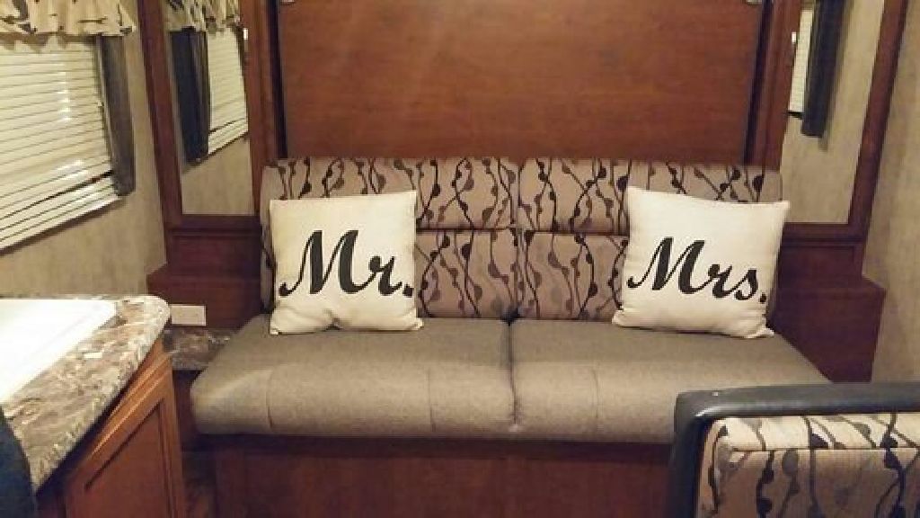 2015 Keystone Passport UltraLite  195RB Travel Trailer w/extended waranty plan