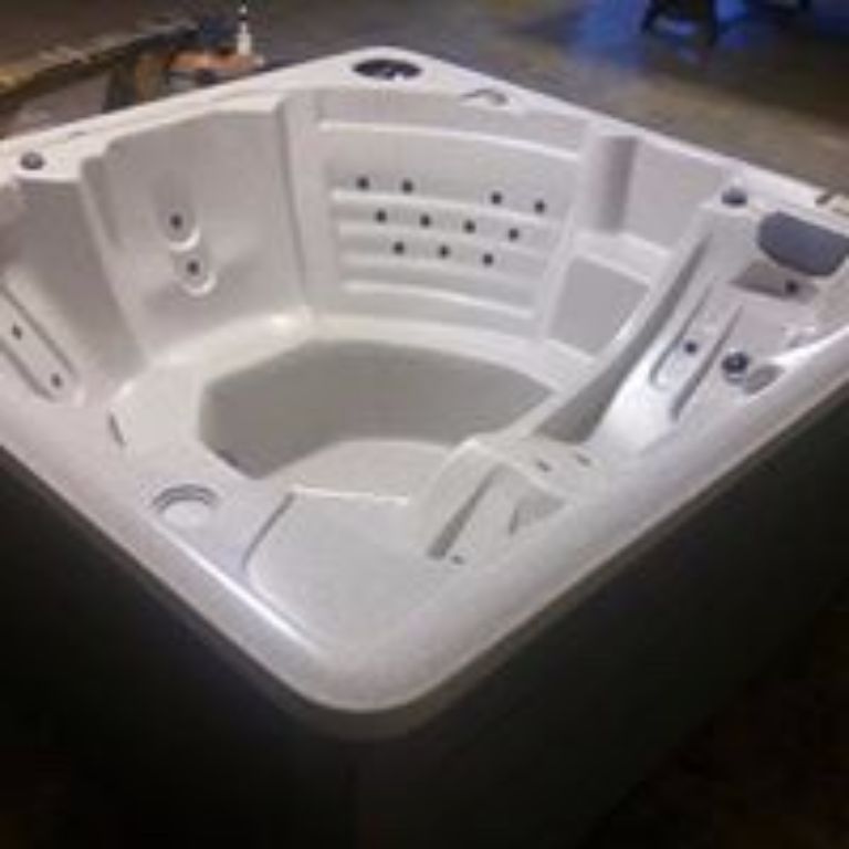 Custom Hot Tubs -- Honey Spas -- Series 400 Model Just $6,500!