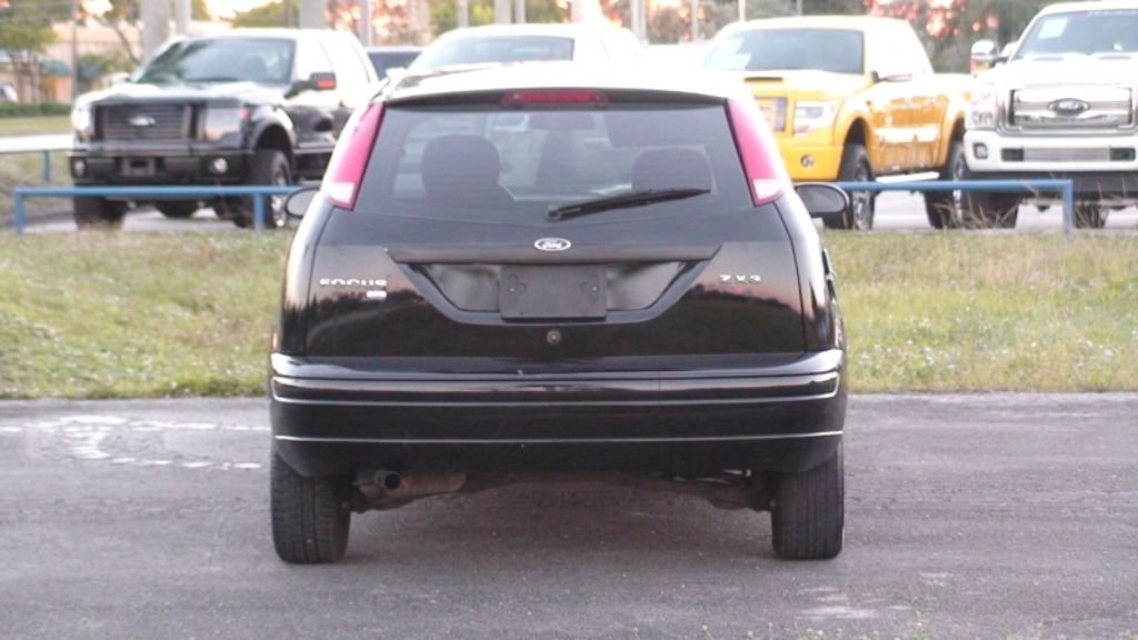 2005 FORD FOCUS ZX3 5 SPEED 98K MILES