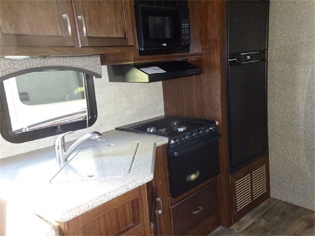 2015 Sundance 298BH Triple Slide Fifth Wheel