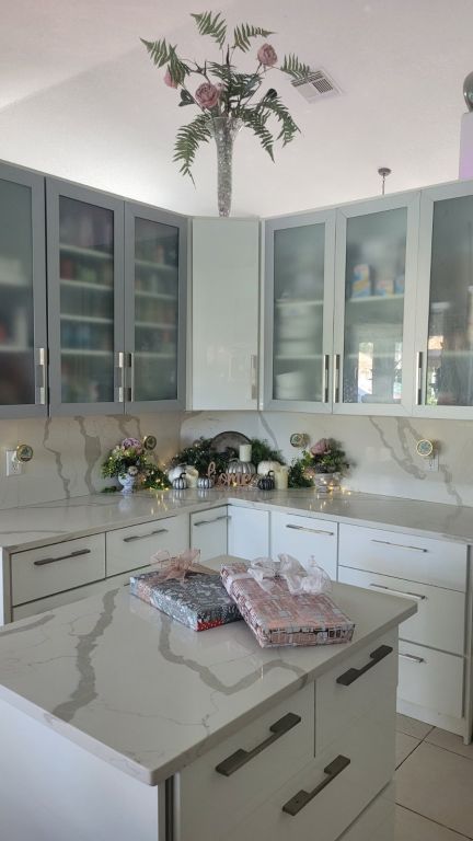 "Newly Decorated Room" available in Cheerful 5 star glam home w/ pool/spa/gazebo!