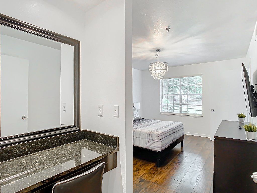 Charming fully furnished 1 bed condo