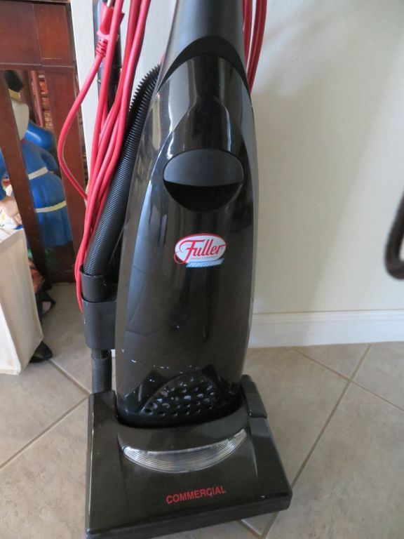 Upright industrial strength vacuum