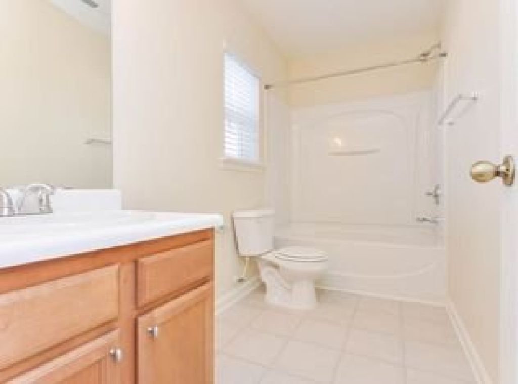 Spacious Single Family Home for rent 3 beds 2.5 baths