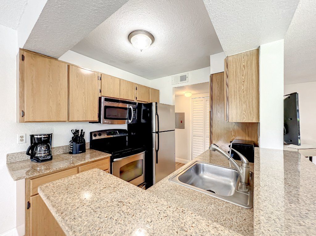 Very sophisticated fully furnished 1-bed condo located in the heart of Orlando.