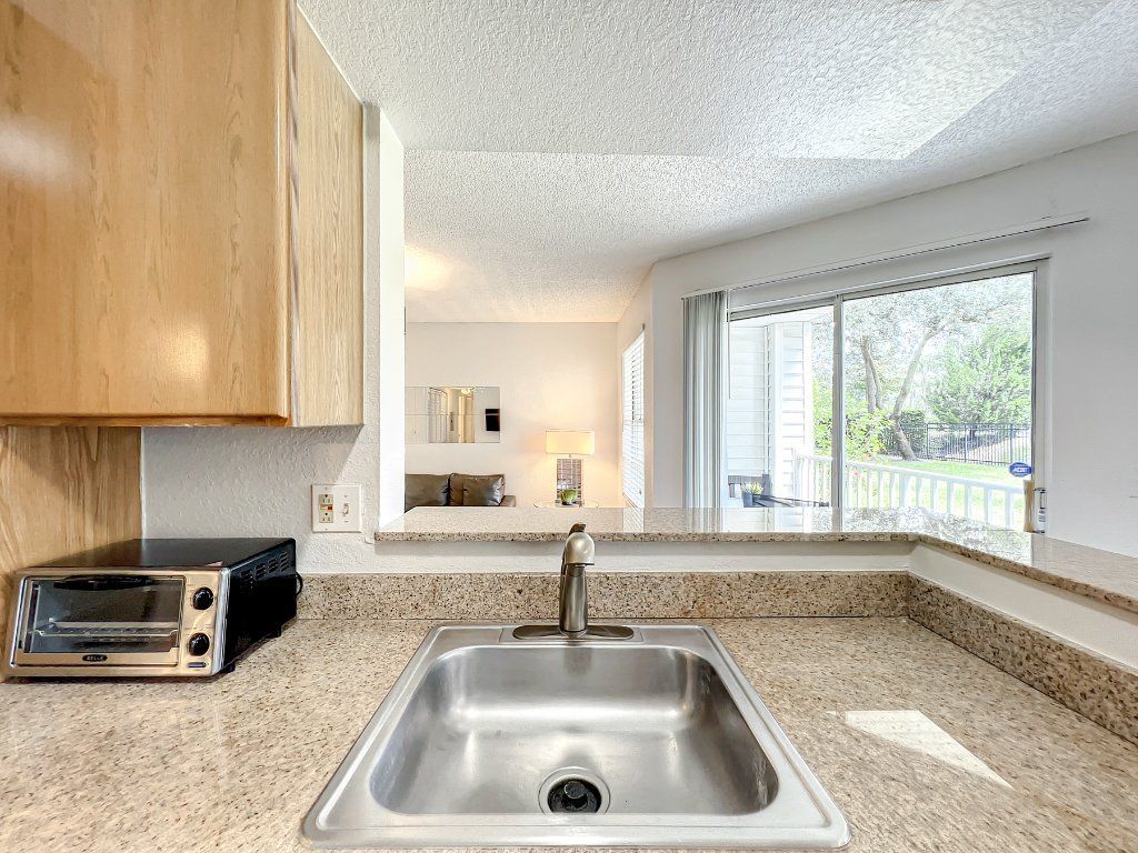 Very sophisticated fully furnished 1-bed condo located in the heart of Orlando.