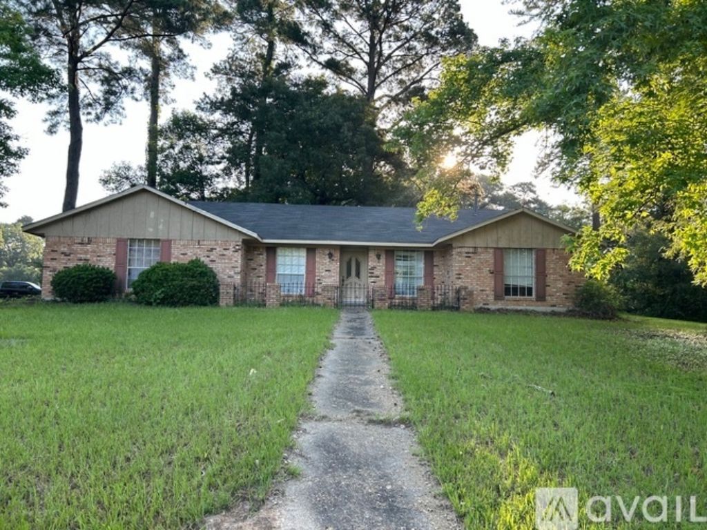 Exquisite 2,532 sq ft house 4 bedroom 2 bathroom, 2 vehicle garage in Haughton LA (682) 558 - 0387