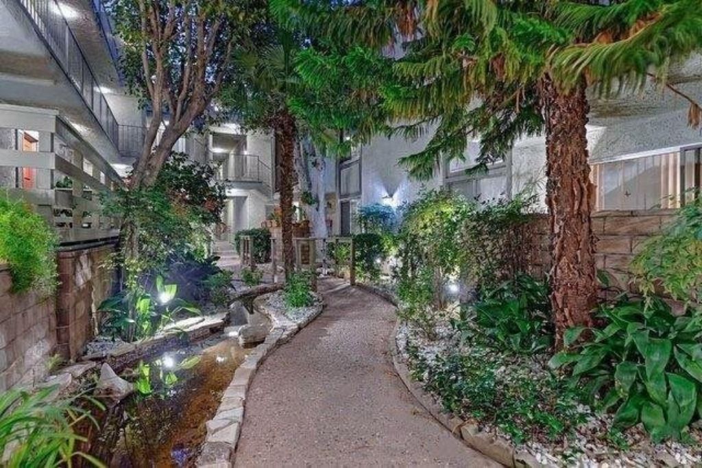 For Sale: 4311 Colfax Avenue 222 in Studio City for $425,000