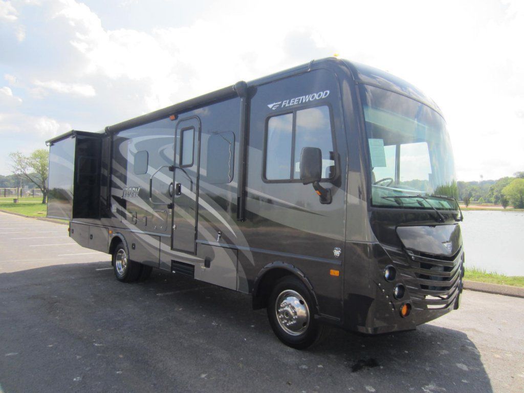 2015 Fleetwood Storm 30L