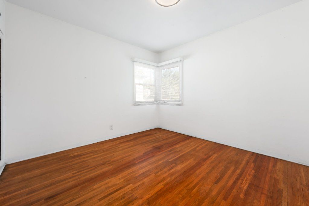 Charming Upper One Bedroom